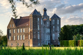 Craigdarroch Castle: Historic Landmark in Fernwood Victoria BC